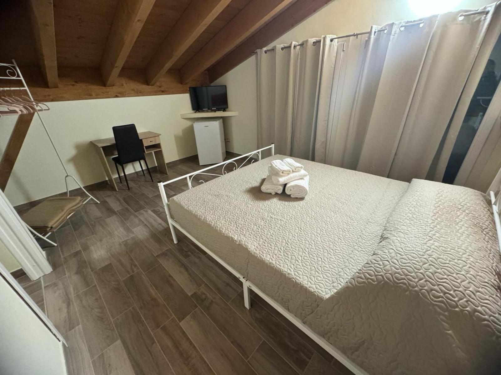 Park 20 Guest House Azzate ภายนอก รูปภาพ